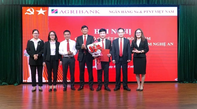 Tinh thần đoàn kết, dân chủ trong lãnh đạo, chỉ đạo xuyên suốt ở Agribank Nam Nghệ An tạo động lực cho toàn hệ thống hoạt động ngày càng hiệu quả, chất lượng.