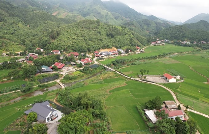 Việc khen thưởng bằng công trình phúc lợi làm cho các làng quê khang trang, sạch đẹp hơn. Ảnh: Thanh Tiến.