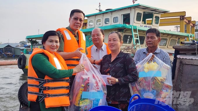 Hoạt động thăm và chúc Tết lần này một lần nữa thể hiện sự tri ân với các tiểu thương, hộ dân đang sinh sống tại chợ nổi Cái Răng - những người đã tạo nên nên nét văn hoá đặc trưng, góp phần thúc đẩy du lịch TP Cần Thơ phát triển.