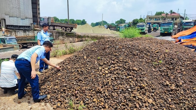 Đội Quản lý thị trường số 4 phát hiện, xử lý hơn 139 tấn khoáng sản không có nguồn gốc hợp pháp.