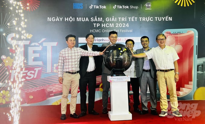 Khai mạc 'Ngày hội Mua sắm, Giải trí Tết TP.HCM' tại Trung tâm Thương mại Vạn Hạnh Mall (quận 10, TP.HCM). Ảnh: Nguyễn Thủy.