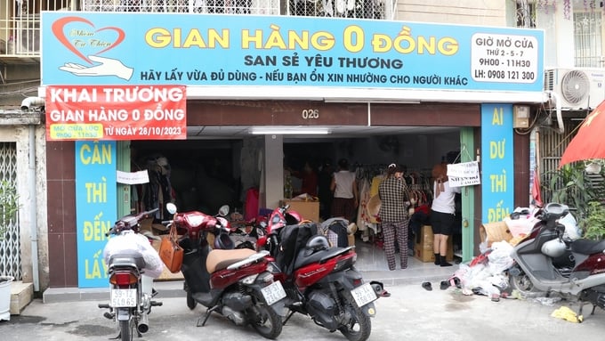 Gian hàng nằm trong Cư xá Thanh Đa, quận Bình Thạnh, TP.HCM. Ảnh: Trần Phi.