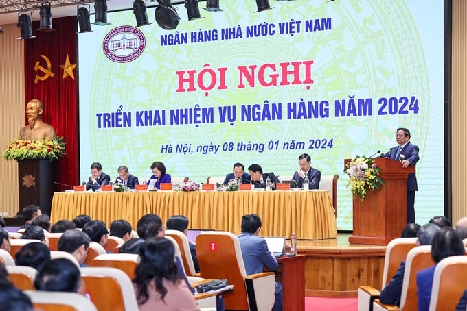 Thủ tướng hoan nghênh việc NHNN đã có những cơ chế mới đối với việc điều hành tín dụng năm 2024 khi giao ngay hạn mức tín dụng từ 1/1 cho tất cả các tổ chức tín dụng là 15%. Ảnh: VGP.