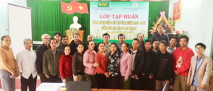 Nông dân tham gia lớp tập huấn. Ảnh: Việt Toàn.