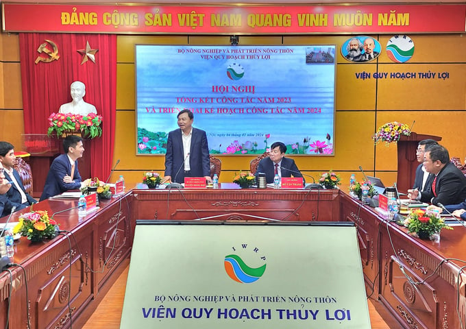 Thứ trưởng Nguyễn Hoàng Hiệp nhấn mạnh: 'Phải làm sao để khi nhắc đến dự báo nguồn nước người ta phải nghĩ đến Viện Quy hoạch Thủy lợi'. Ảnh: Minh Phúc.