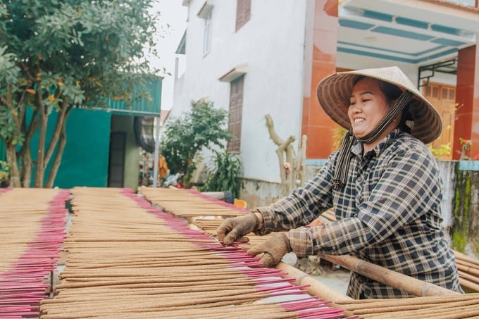 Trời nắng đẹp là phơi hương trầm trong ngày là đạt chất lượng. Ảnh: T. Đức